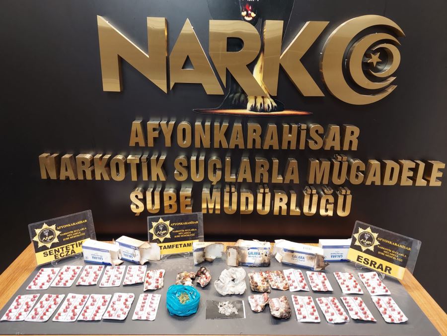 Narkotik sokak satıcılarını gece yarısı topladı