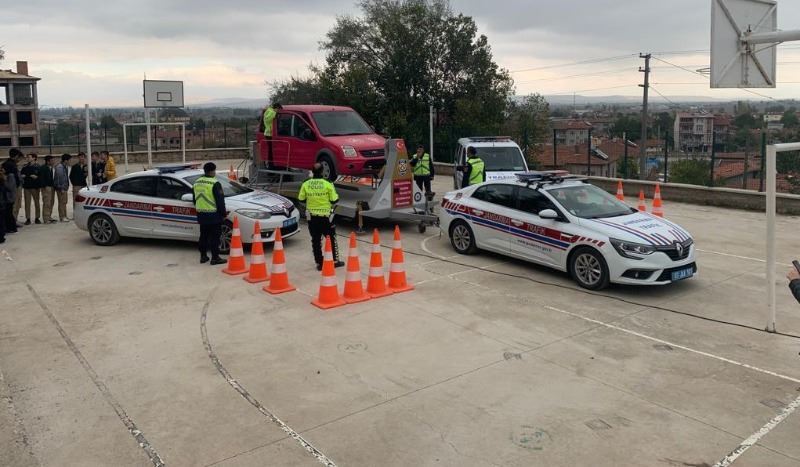 Öğrencilere trafik eğitimi
