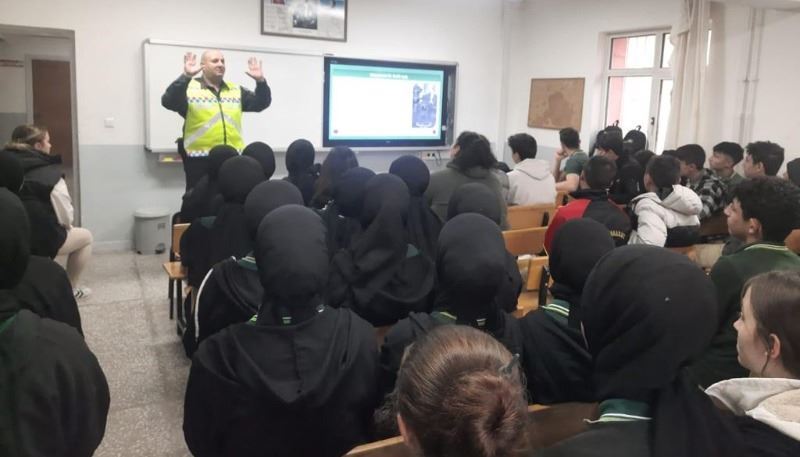 Öğrencilere trafik eğitimi