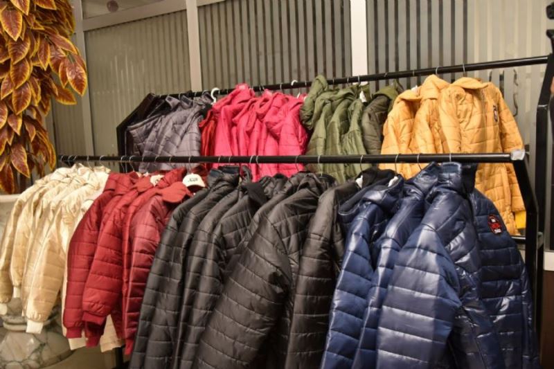 Bin Çocuğa Kışlık Mont ve Bot