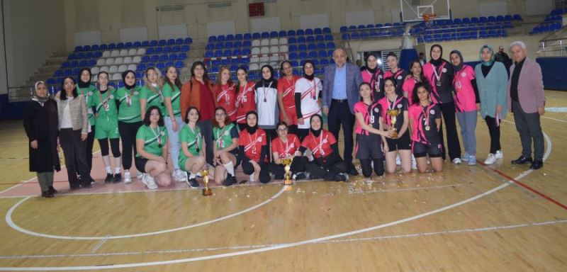 Yurtlar arası voleybol turnuvası sona erdi