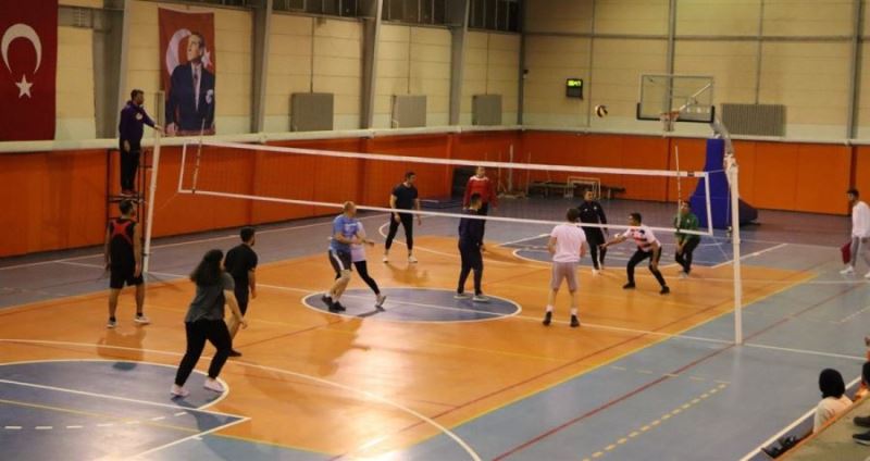 Emirdağ’da Kurumular arası Voleybol Turnuvası başladı