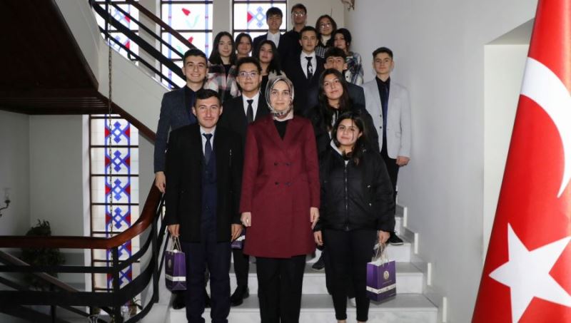 Vali Yiğitbaşı Dinar Gençlik Merkezi üyelerini kabul etti