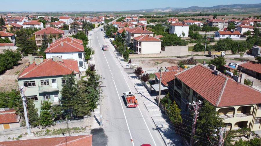 Emirdağ’da yol yapım çalışmaları devam ediyor