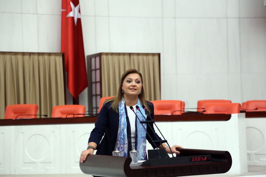 Burcu Köksal: “Belediye işçileri kadro bekliyor”