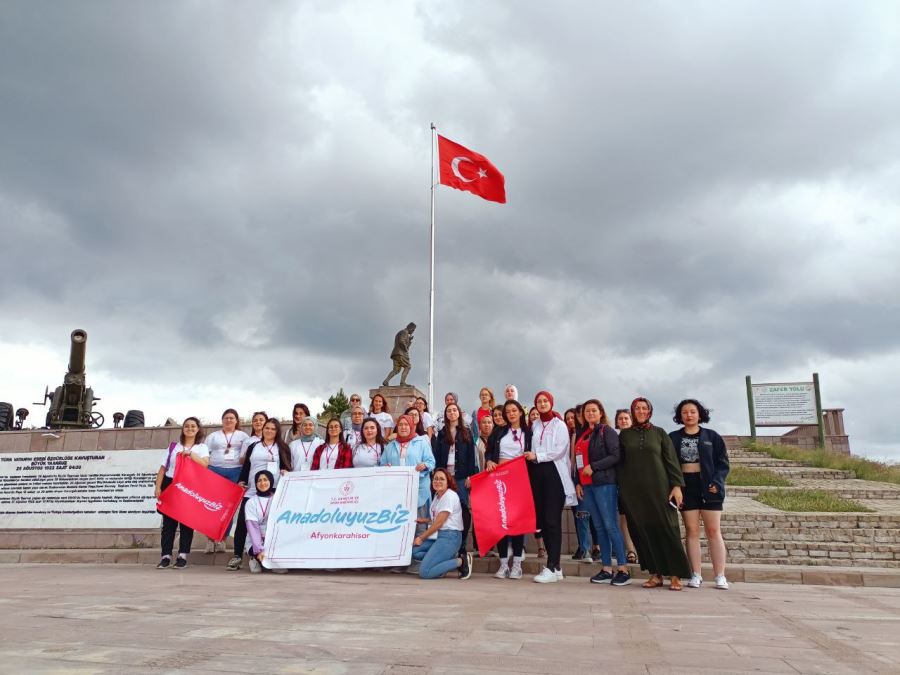 Bolu’dan gelen gençler Afyonkarahisar’ı gezdi