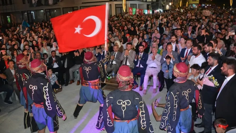 Açılışta konuşan Taytak, “Cumhur ittifakının şemsiyesi altında bu ülkeyi yöneteceğiz” dedi