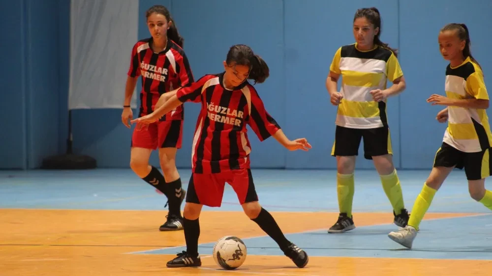 Okul Sporları Küçük Kızlar Futsal Müsabakaları Sona Erdi