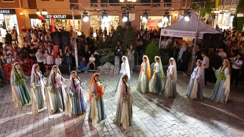 Uluslararası Zafer Halk Oyunları Festivali Görkemli Başlangıç Yaptı