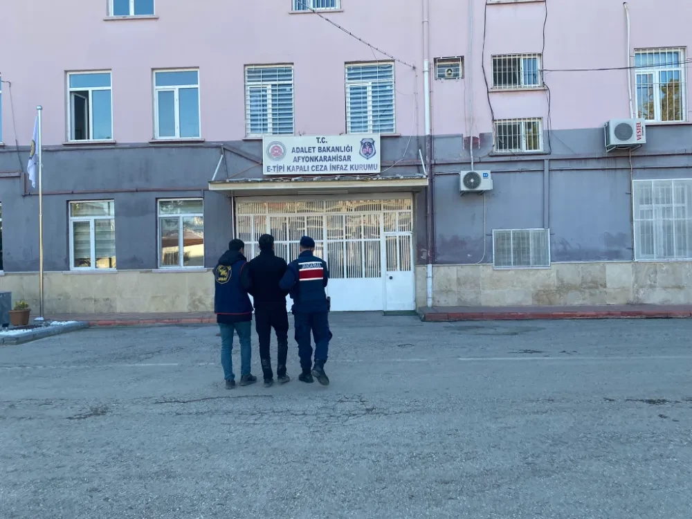 Afyonkarahisar’da Uyuşturucu Suçundan Aranan Şahıs Jandarma Tarafından Yakalandı