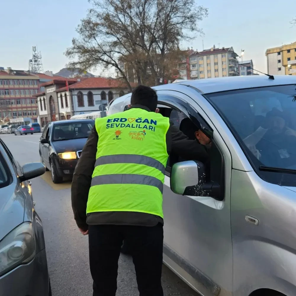 AK Gençlik, “İftara 5 Kala” Gönülleri Isıttı